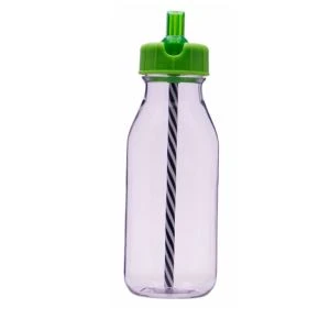Limpie la botella de jugo de plástico con paja
